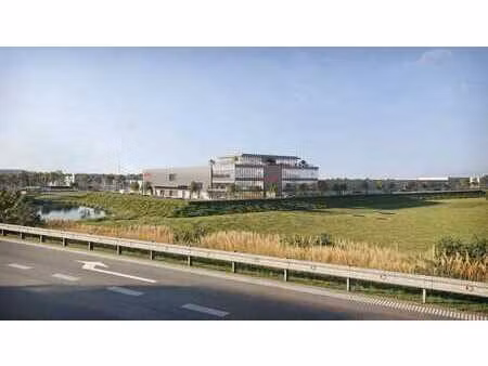 bureau 358 m² avec visibilité sur e25