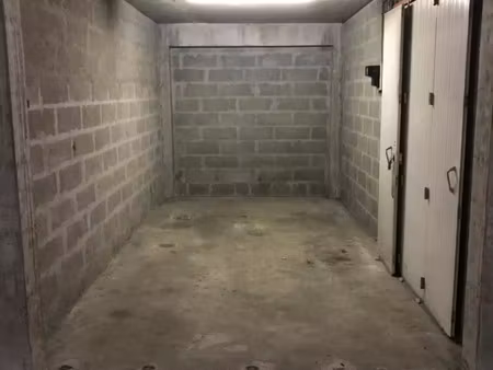 box de 13 m² avenue du moulyn à biarritz