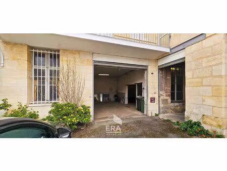 bordeaux centre - local de 120m² en impasse  avec stationnement - petite copropriété