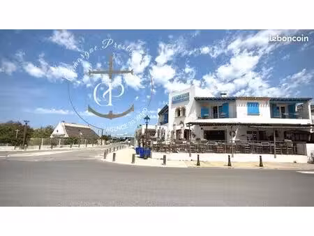 maison mixte commerce & habitation | plage & port | saintes-maries-de-la-mer