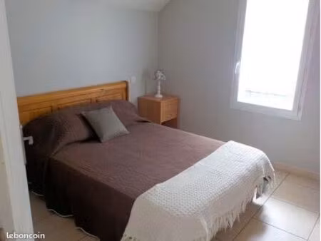 beau t2 ensoleillé avec balcon  à l'année