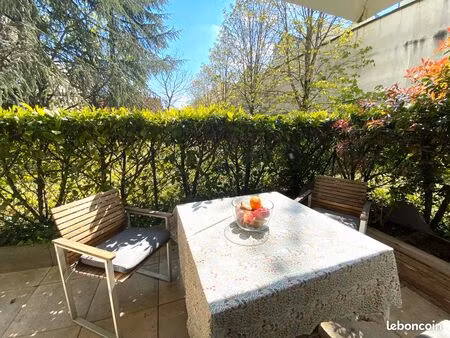 lumineux t3 sans vis à vis