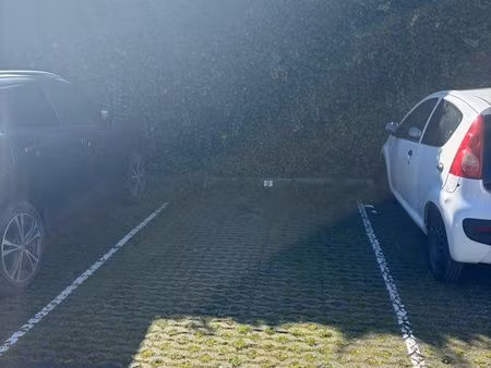 place de parking proche de la gare sécurisée