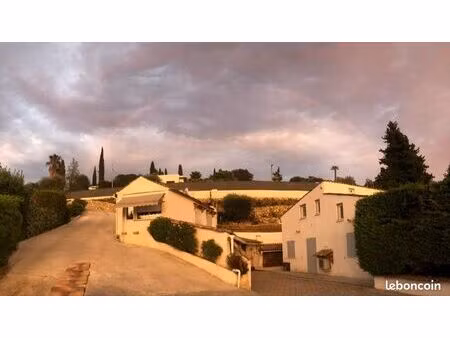 maison de campagne au calme avec portail