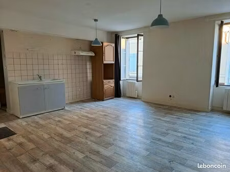 appartment t3 reuilly centre 1er étage