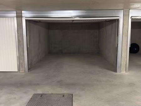 loue grand garage résidence l orme trevoux