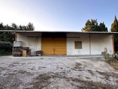 à louer – hangar / local de stockage 200 m²