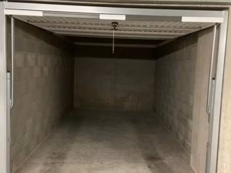 garage clos dans immeuble sécurisé 69008