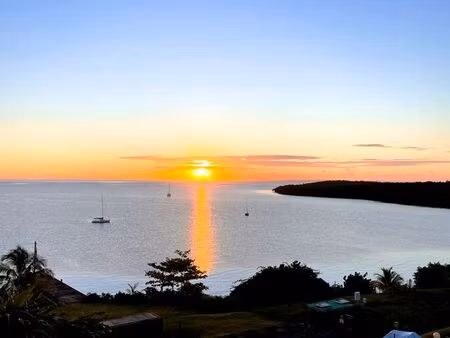 a louer t2 meublé vue mer petit-bourg