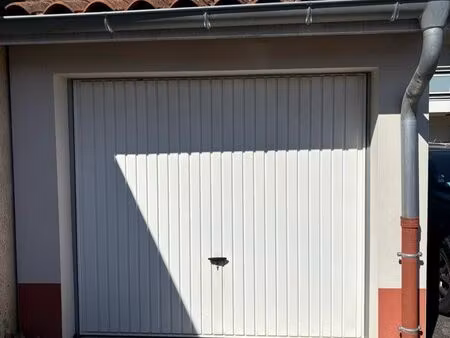 garage fermé a vendre - genas centre (rare)