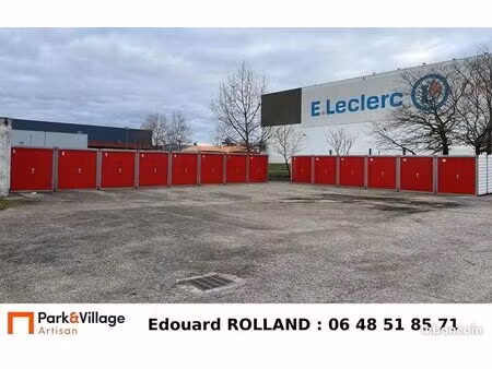 box en location / box à louer / garde meubles de 9 m² / 82 euros sur site gardienné