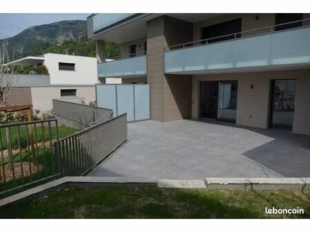 corenc eygala : appartement meublé neuf t2 grand standing avec jardin privatif et garage