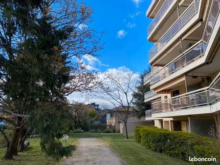 a quelques pas de la place point du jour  rdj avec vues sur espace paysagé  plein sud  fai