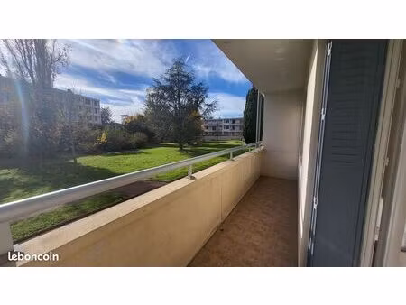 joli appartement t3 entièrement rénové dans secteur calme