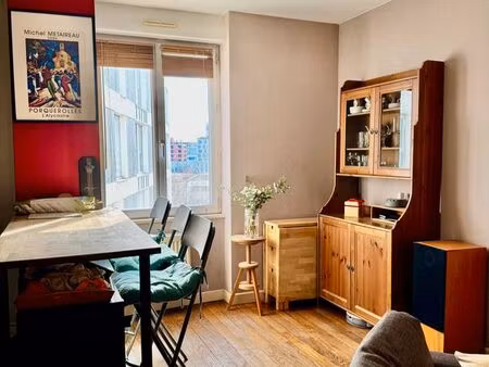 t2 calme  traversant et lumineux - secteur jean-jaurès / em lyon