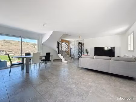 propriété 4 pièces 111 m²