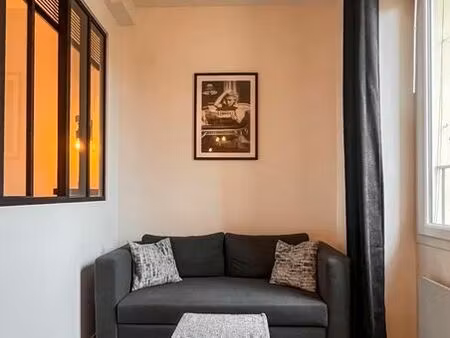 petit bijou style atelier. cannes suquet historique