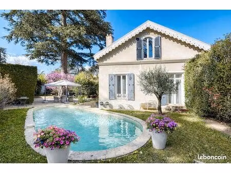 maison 9 pièces 400 m²