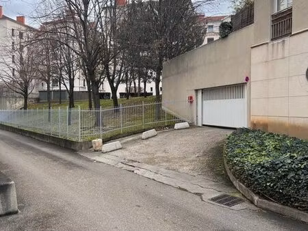 place de parking voiture et moto couvertes sécurisées – lyon 3e quartier montluc