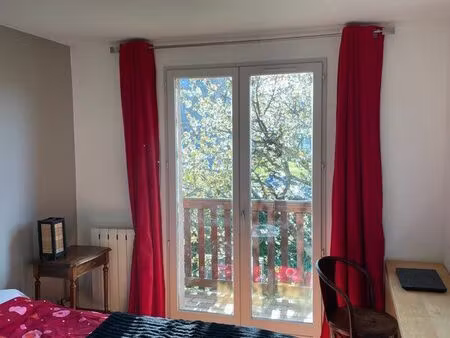 chambre meublée avec balcon – 3 min polyclinique lyon nord – idéal soignants / accompagnan