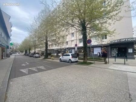 local commercial 50 m²