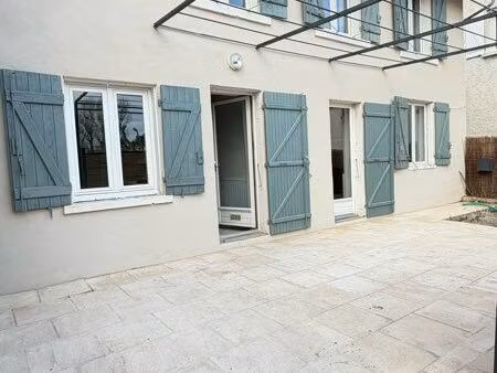 bel appartement de 96 m2  situé à genay  dans un environnement calme et proche de toutes l