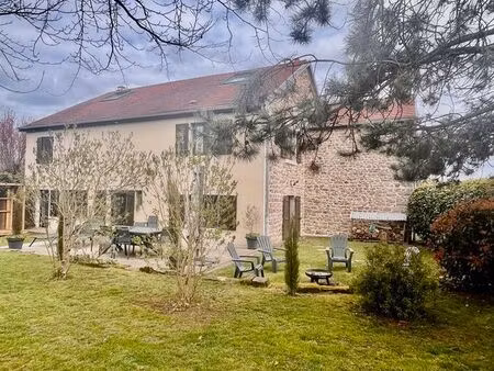 dans une impasse  fermette totalement rénovée  entretenue avec gout et qualité