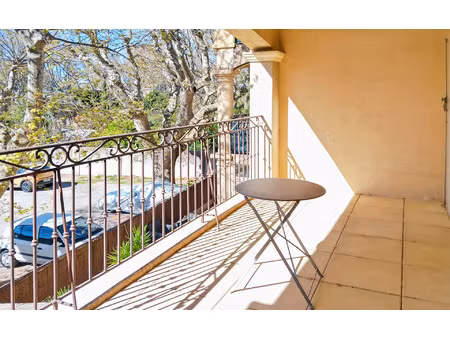 location appartement  m² t-3 à pélissanne  980 €