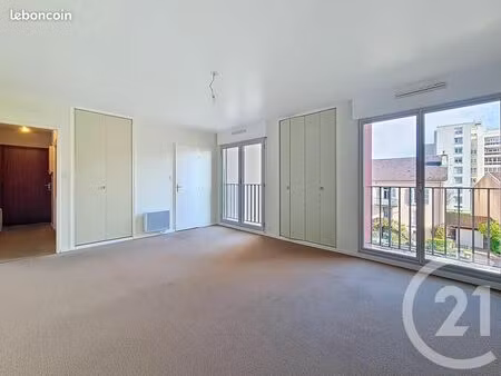 studio 1 pièce 31 m²