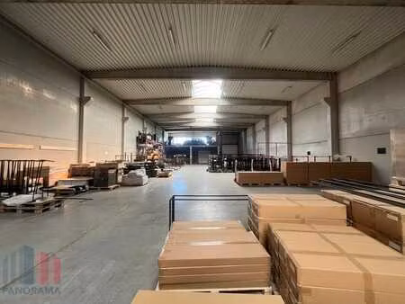 functioneel magazijnruimte van 1.058 m² met mezzanine vla...