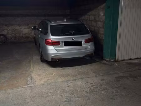 place de parking sous-terrain - pasteur