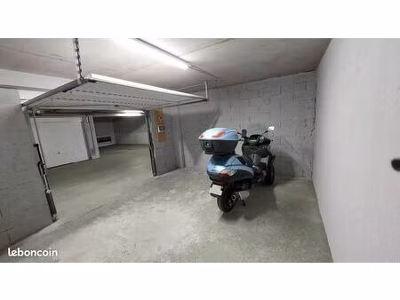 location box 19 m2 dans parking fermé - le cannet