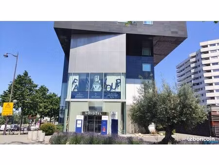 parking/box 12 m² paris 17