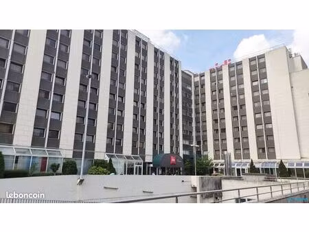 parking/box 12 m² paris 17