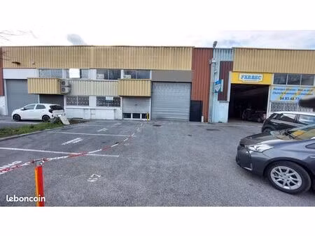 location pro - 300 m2 au sol + 250 m2 étage - les tourrades - cannes/mandelieu