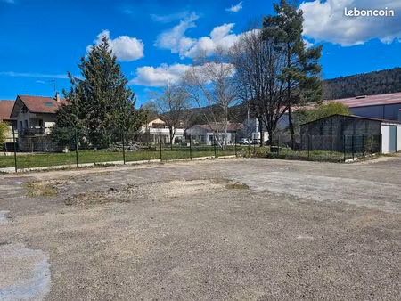 parking  stationnement  hivernage extérieur pour camping car  caravane  bateau…