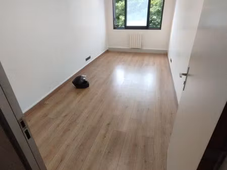 local commercial 15m2 à louer ferney voltaire