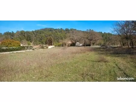 terrain 800 m² montmeyan