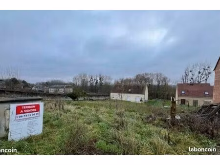 terrain viabilisé et clôturé