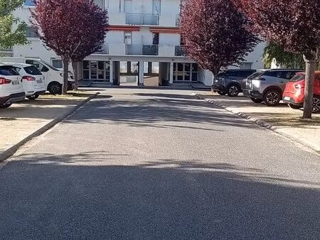 à louer appartement f2 : résidence des arènes