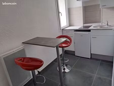 tout proche iut  studio refait à neuf et meublé de neuf