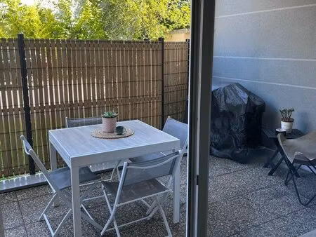 bel appartement récent avec terrasse 45m2