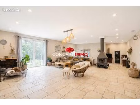 villa 4 pièces 159 m²