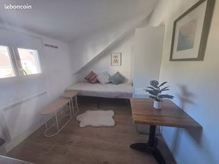 studio meublé refait à neuf toutes commodités libre de suite