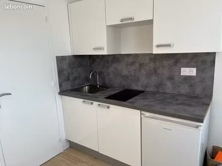 studio refait à neuf proche université