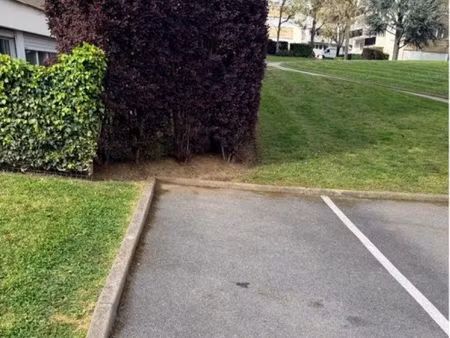 place de parking extérieur à louer