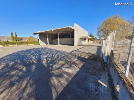 local d'activité 839m²