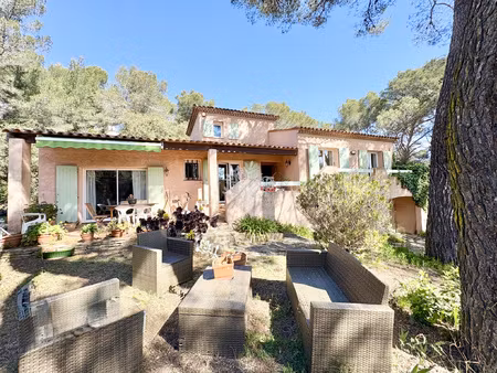 villa de 147 m2 dans la forêt de janas  proche du brusc