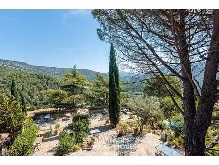 belvédère absolu sur la drôme provençale  un refuge séculaire entre ciel et oliviers