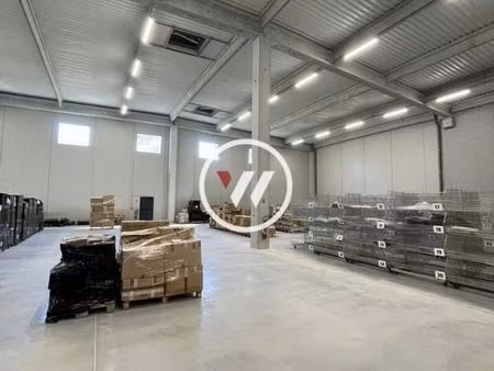 local d'activité 1 300 m²